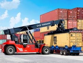 CVS-FERRARI-laden-container-handling-REACH-STACKER-04