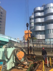 PVE-12VM-Vibratory-Hammer-with-Variable-Moment_on-Japan-Jobsite_7425