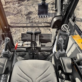 volvo-benefits-compact-excavator-ecr88d-fl-volvo-cab-2324x1200