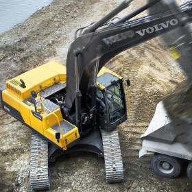 volvo-benefits-crawler-excavator-ec250d-t2-increased-power-2324x1200