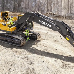 volvo-benefits-crawler-excavator-ec350d-t2-serviceability-2324x1200