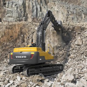 volvo-benefits-crawler-excavator-ec480d-t2-robust-undercarriage-2324x1200