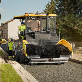 volvo-benefits-tracked-paver-p4820d-t3-t4f-compact-machine-big-features-2324x1200