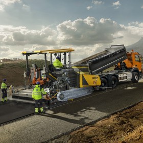 volvo-benefits-tracked-paver-p4820d-t3-t4f-volvo-powertrain-2324x1200