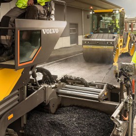 volvo-benefits-tracked-paver-p6820d-p7820d-t3-t4f-engineered-for-efficiency-2324x1200