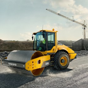 volvo-show-soil-compactor-sd135b-t4f-star-picture-2324x1200